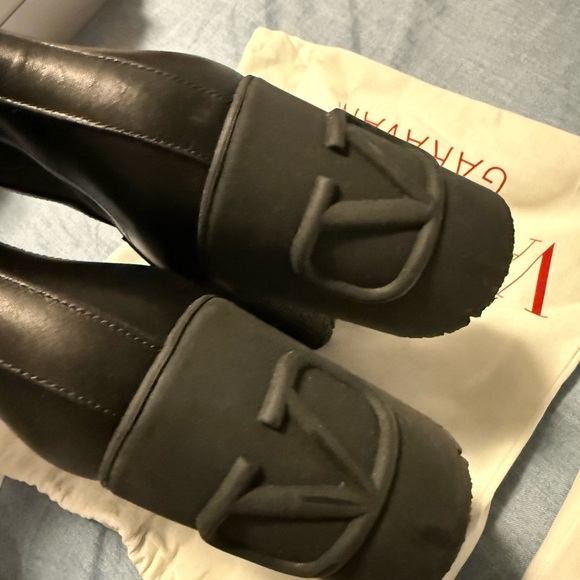 Valentino Garavani VLogo Black Leather Ankle Boots (EU42) - Picture 8 of 9